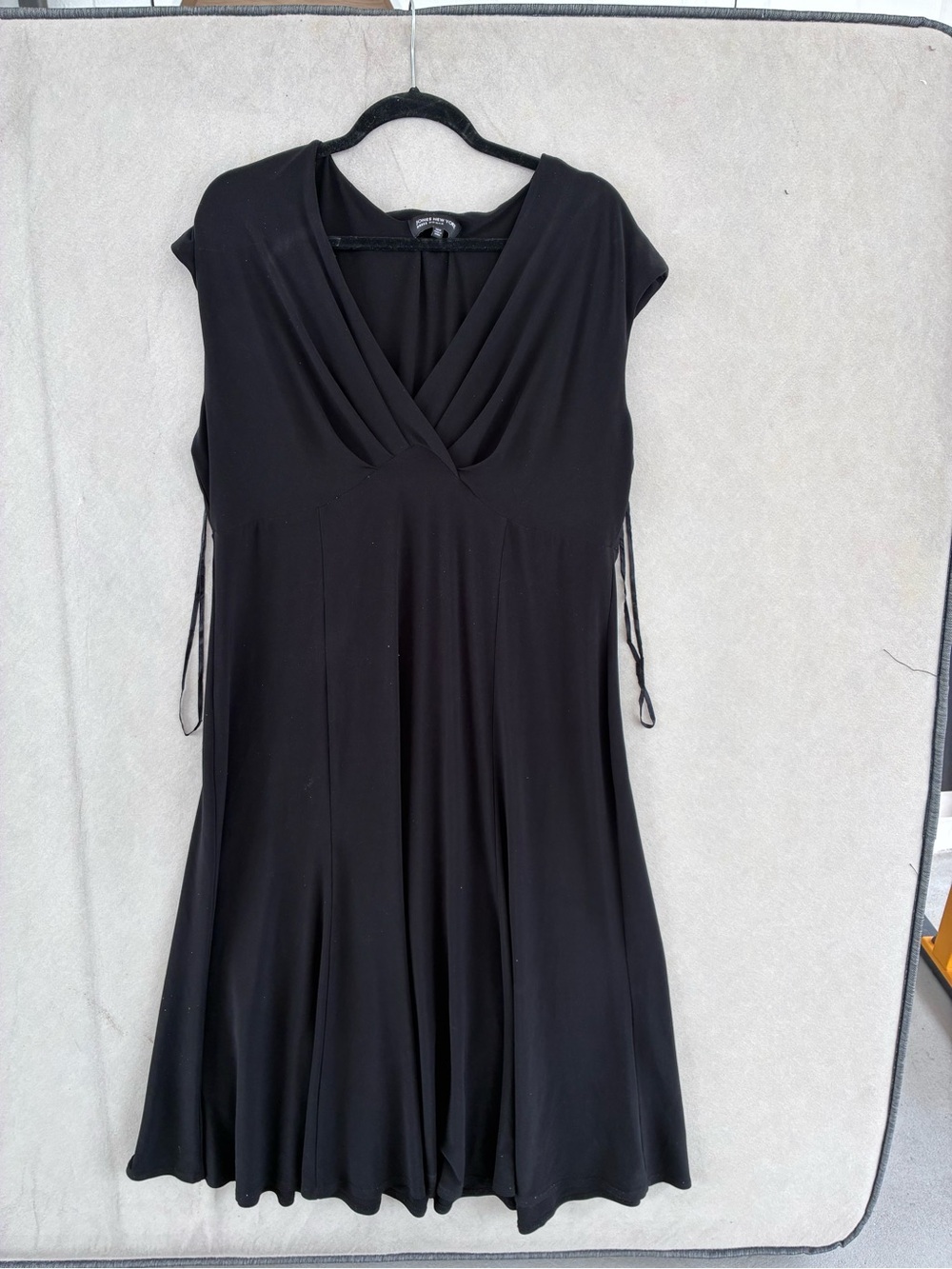 Jones New York Black V-Neck Midi Dress